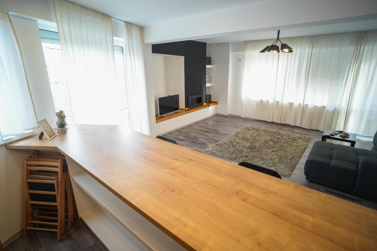 Penthouse With Huge Rooftop & Amazing City View Bucarest Esterno foto