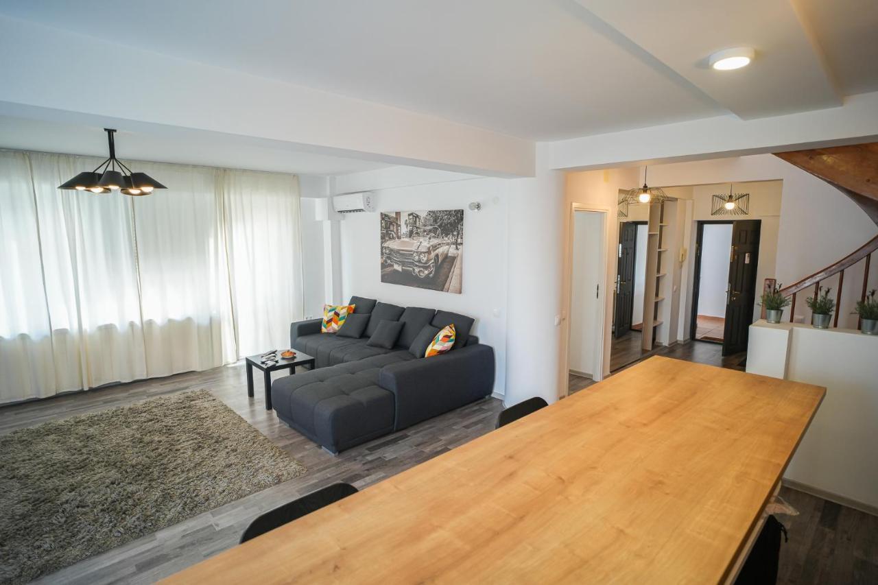 Penthouse With Huge Rooftop & Amazing City View Bucarest Esterno foto