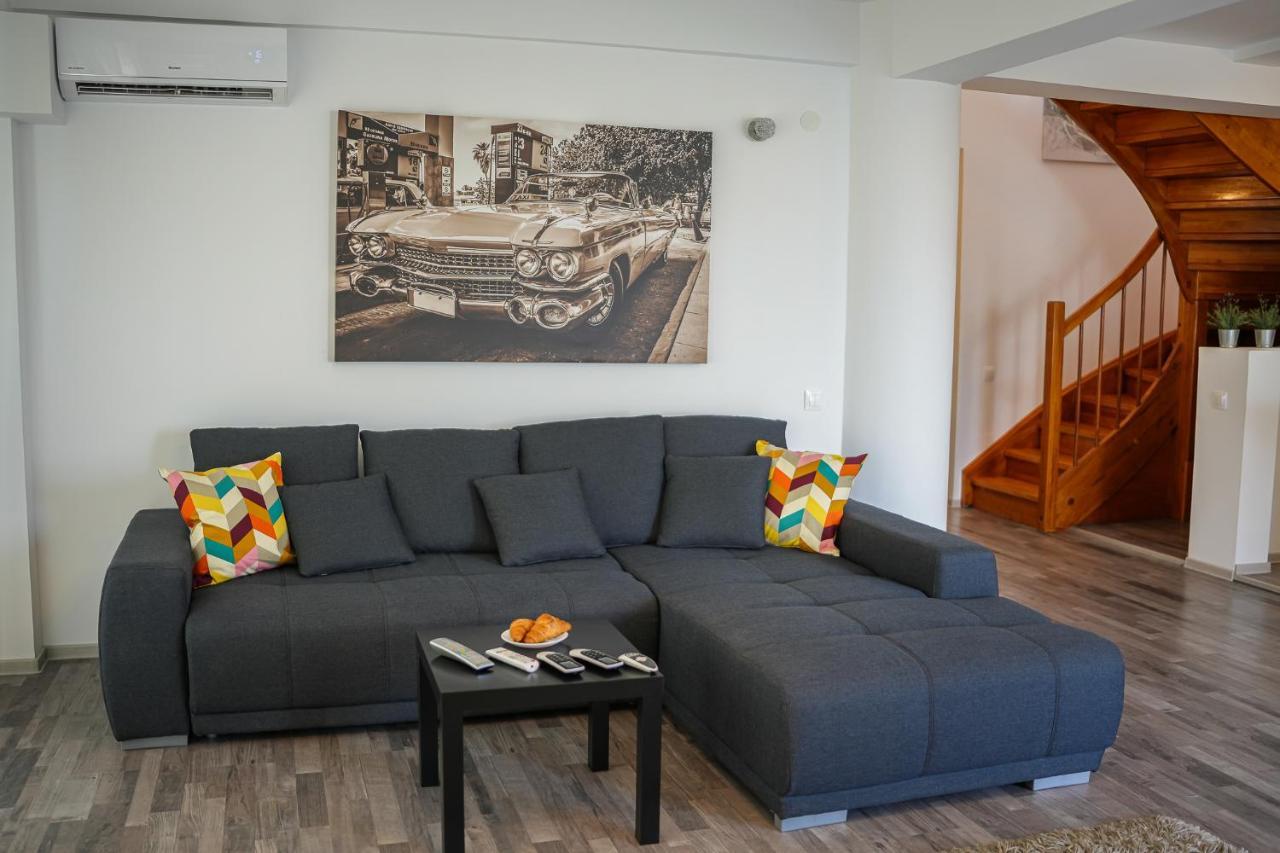 Penthouse With Huge Rooftop & Amazing City View Bucarest Esterno foto