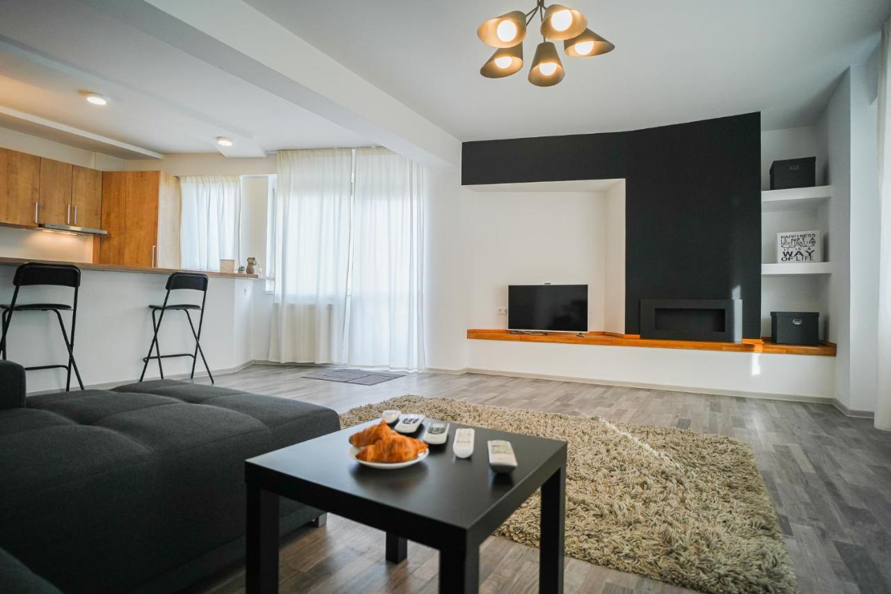 Penthouse With Huge Rooftop & Amazing City View Bucarest Esterno foto