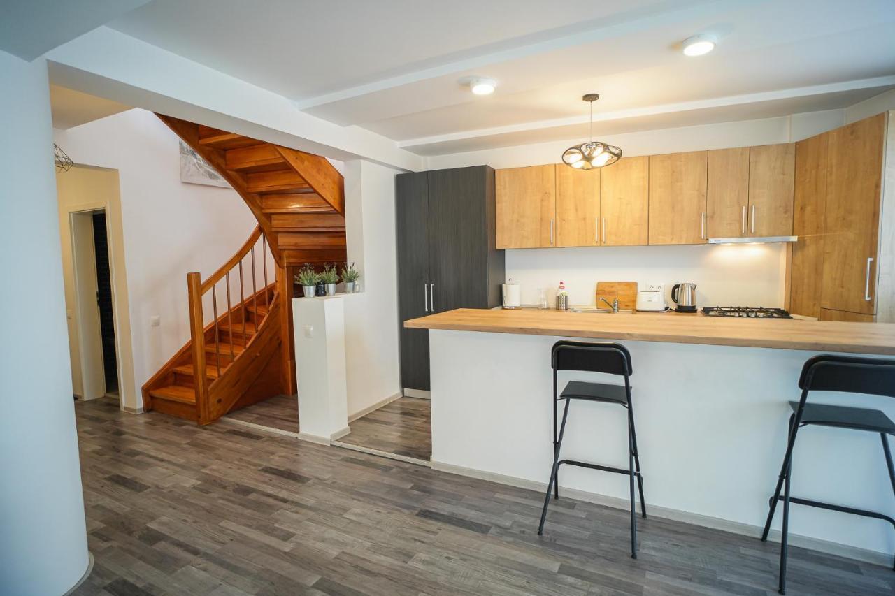 Penthouse With Huge Rooftop & Amazing City View Bucarest Esterno foto